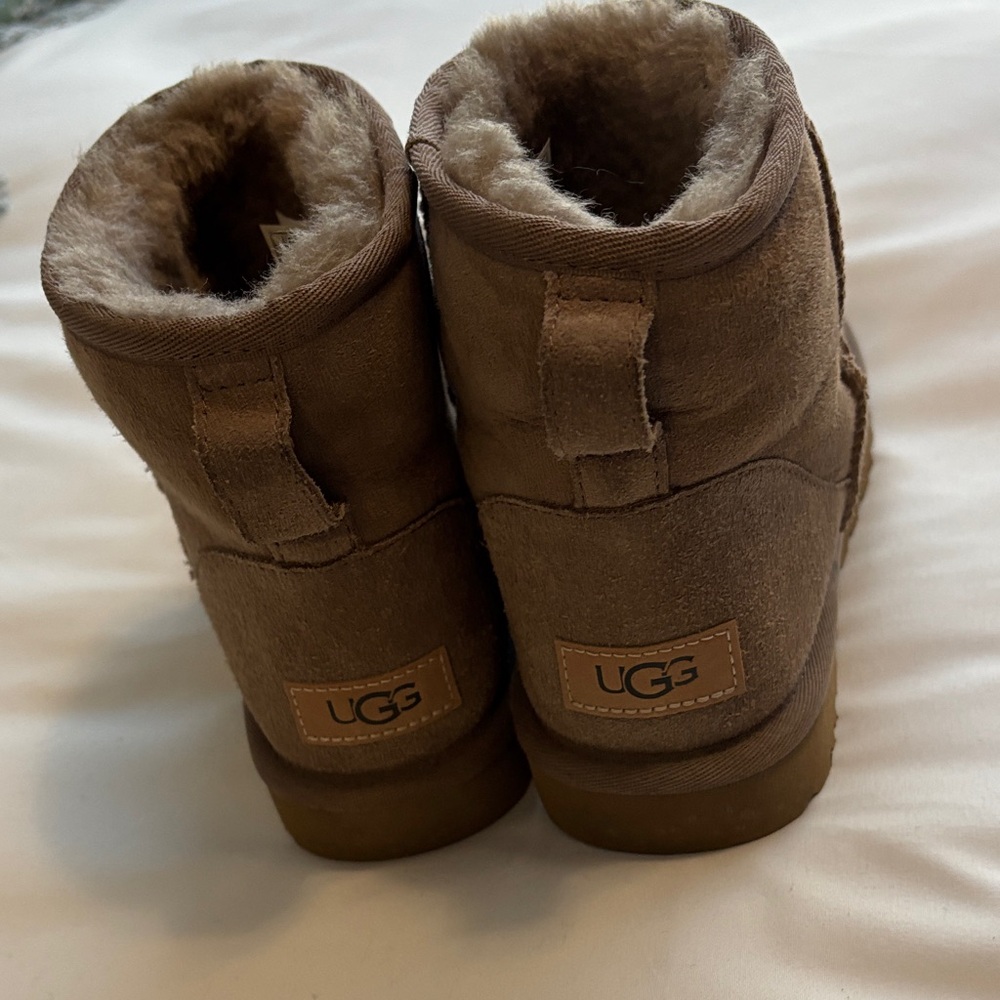 UGG Women’s Boots Sz 8